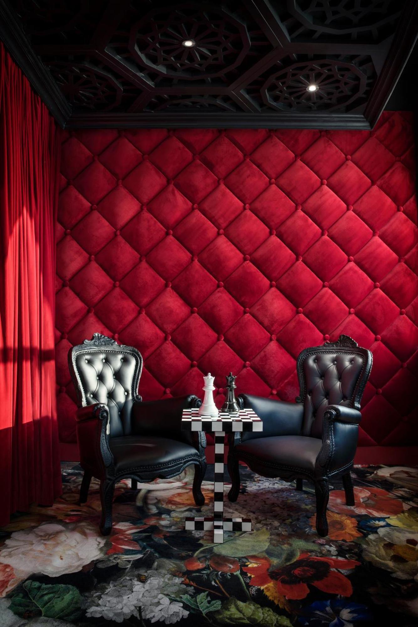 Mondrian Doha Hotel Room photo Wall paneling